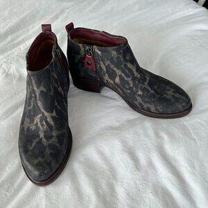 Onid Studio Animal Print Booties SZ 7